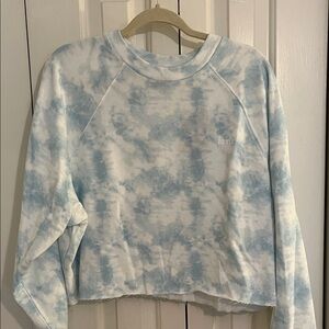 New with tags Levi's Women's clouds cropped Sweatshirt